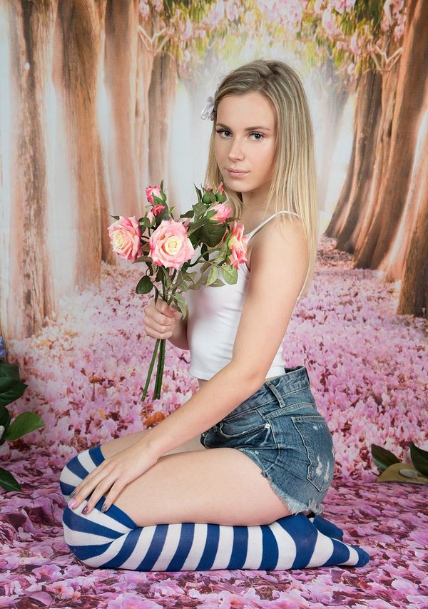 Яна, 24 года, 1 размер груди